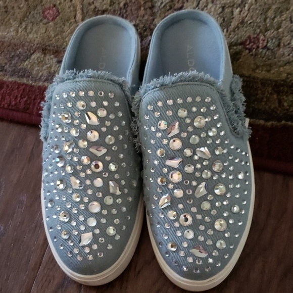 Shoes - Picture 2 of 4